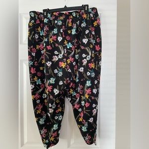 Floral cropped pants